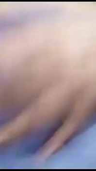 Hintli seksi kız üniversitede göğüslerini ve amını gösteriyor