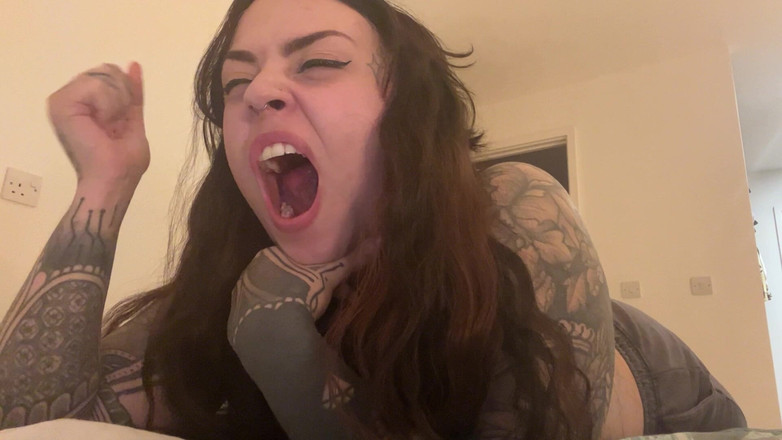 Miss Valentina: Tidak Boleh Berhenti Yawning