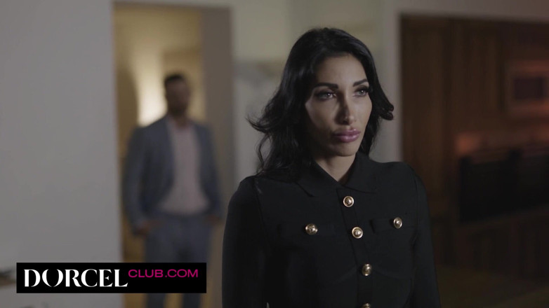 Dorcel Club: Две брюнетки с большими сиськами в нижнем белье для одного мужчины