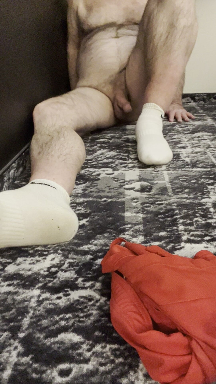 Coach Karl dude lodge: Coach Karl Feet White Socks and Bare Balls [5834]