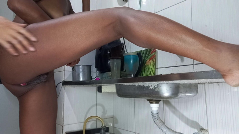 Amanda the black panther: Chị kế nóng bỏng của tôi, cái mông còn trinh...