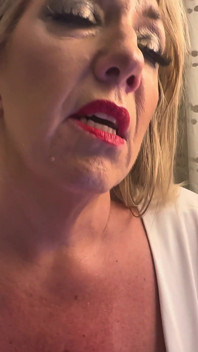 UNE MILF cardiaque, jeu de rôle fantastique avec un ambulancier