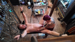 The Izars: Paní Izar & Latex Bubble v žaláři část 5