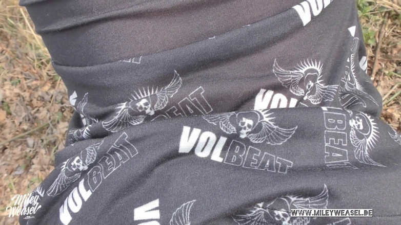 Miley Weasel: かわいい女の子が自分を縛り、公衆の場でセックスされた