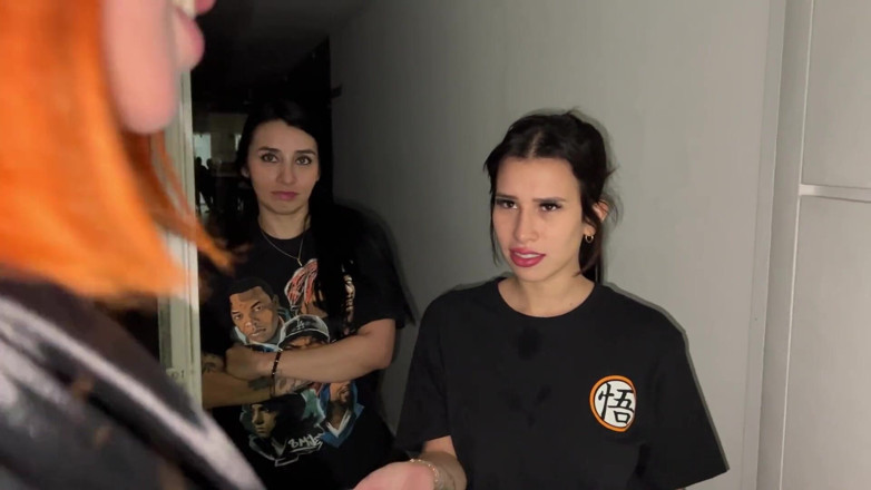 Katty Blake: Threesome lesbiană băiețoasă ajunge să mănânce un fund alb mare