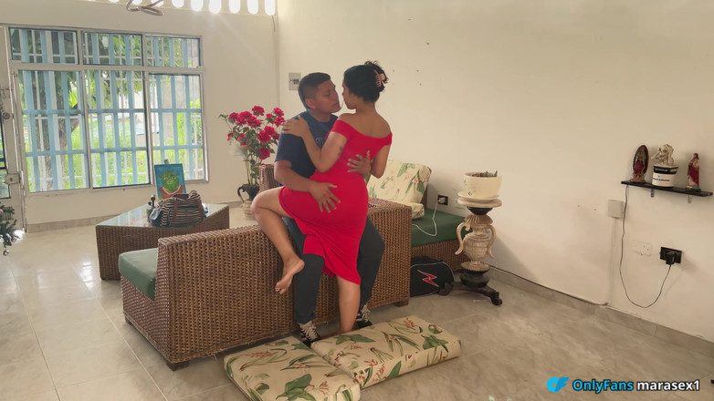 MaRaSexx: Airbnbのホストとセックスするというワイルドな空想