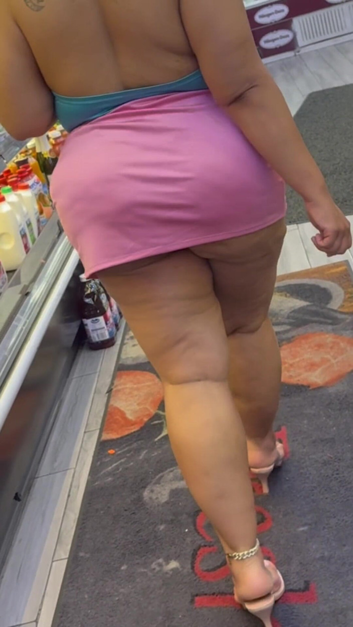 PutiLing: Grote reet latina bbw dikke benen mini rok hoge hakken...
