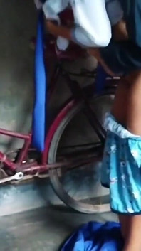 インドの学生が彼女の若い先生によってファック
