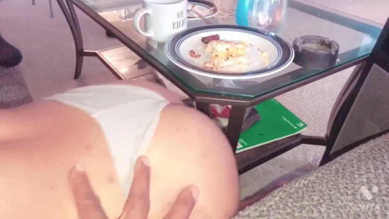 Fijii pornbox: Ona gırtlağına kadar sakso çektirip büyük zenci minyon dolumu emmesini izleyemiyorum...