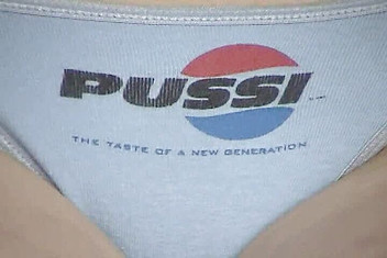 Radical Solo: अश्लील रंडी लंड चूस रही है और अपनी चूत में खिलौना डाल रही है