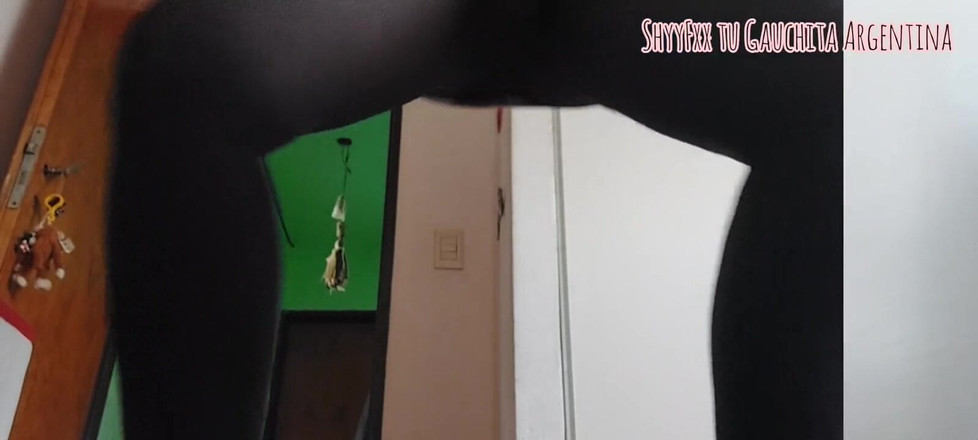 Tu Gauchita Argentina: Shyfxx mi masturbo con le mie calze e finisco con...