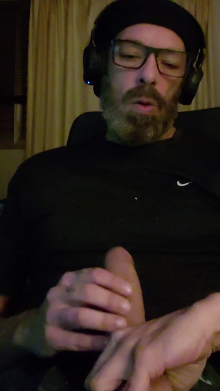 BBIG: Brnha merokok dan merangkap pada baju!