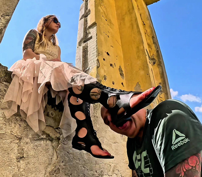 Mistressyammyboots: 我凉鞋下的奴隶