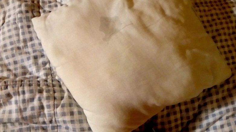 Mark Hannes: Cewek sange ini lagi asik masturbasi sambil bugil di ranjang!