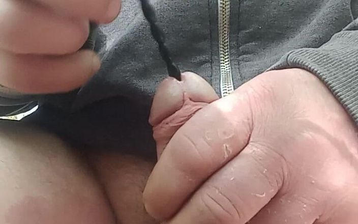 rastyo75: Branlette dans les bois avec éjaculation