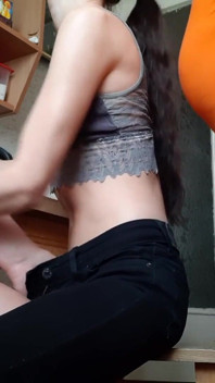 În timp ce mama noastră vitregă pregătea micul dejun, făceam sex riscant în spatele ei