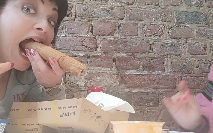 Mary Rider Pornstar: Estoy enojado, mira lo que voy a comer con mi...
