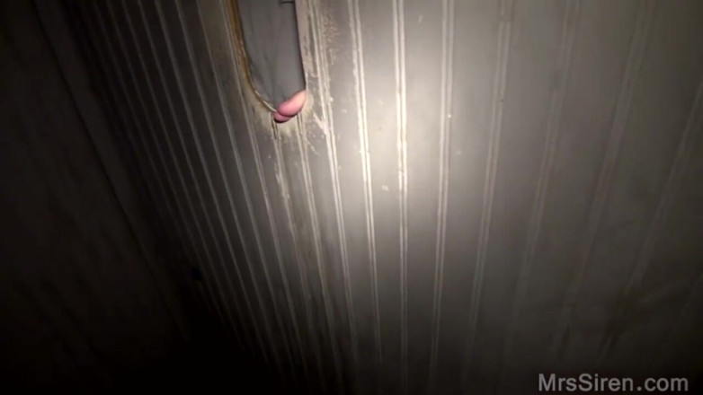 Siren XXX Studios: Slutwife at gloryhole
