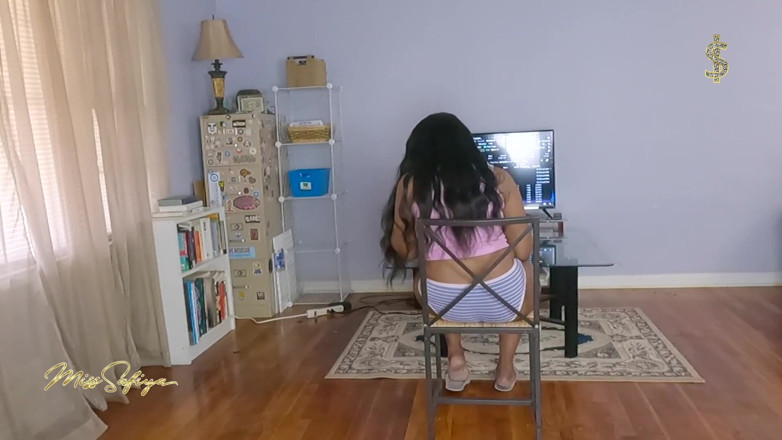 Miss-Safiya: Spremuto da un culo puzzolente gigante 2