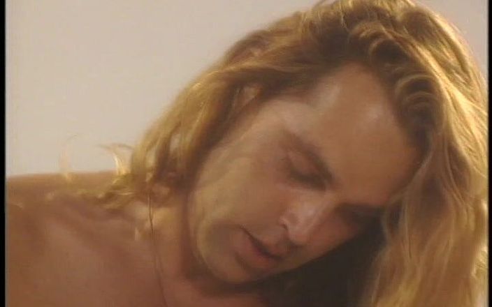 Perfect Porno: Ateşli çift çekimlerinde romantik seks yapıyor