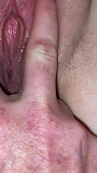 Máy bay bà già nóng bỏng được đụ với cu giả cho đến khi cô ấy bắn tinh