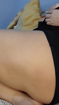 O Marido Da Minha Melhor Amiga Adora Me Ligar Quando Ela Não Está Em Casa. Ele Se Masturba Para Mim E Goza.