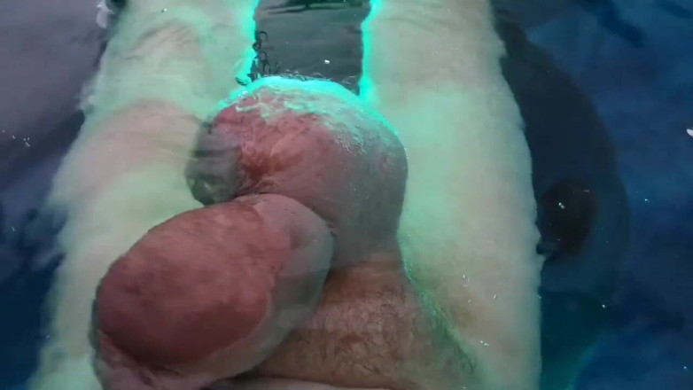 Monster_Meat_: Batang moby terapung