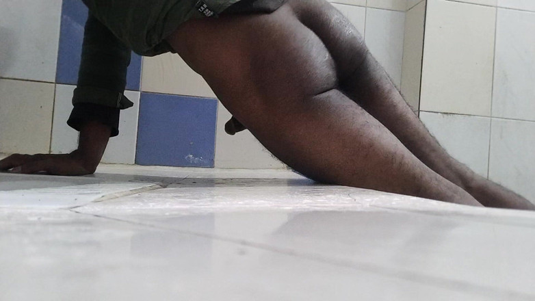 DesiDarkArt: Nepalí chico la mano con cuarto de baño