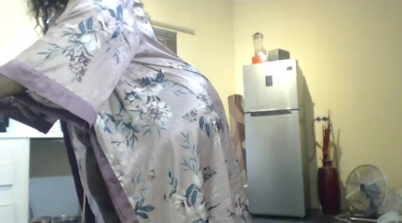 Legendary Booty Overdose: SSBBW bröstspel och striptease