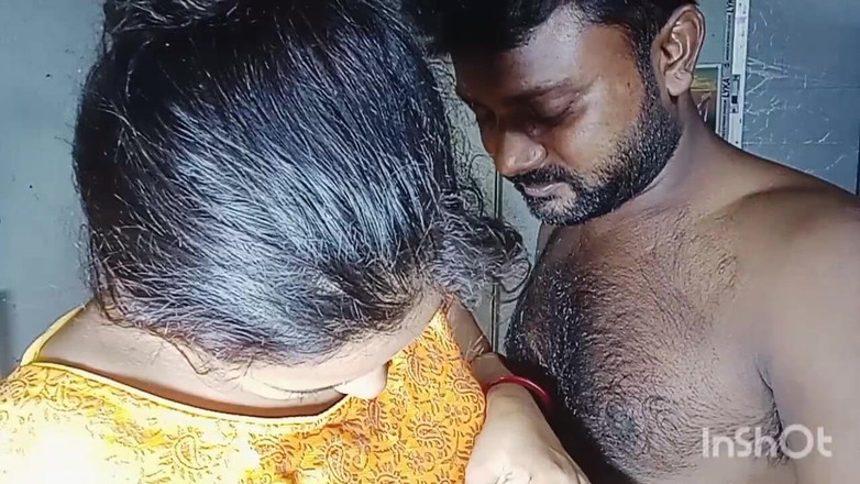 Desisupar93: Priya bhabhi đang mặc một chiếc váy rất đẹp và sẽ thực...