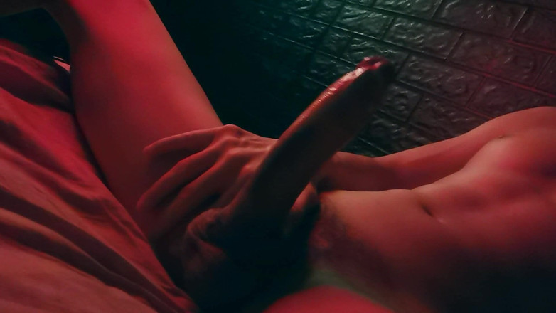 SEXY_GUYBEST: 非常热情地在晚上自慰大鸡巴并呻吟！