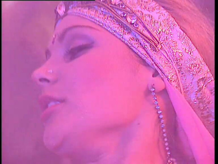 All you need to fuck: 大奶子淫荡护士在沙发上被病人操 - 金发美女口交动作！