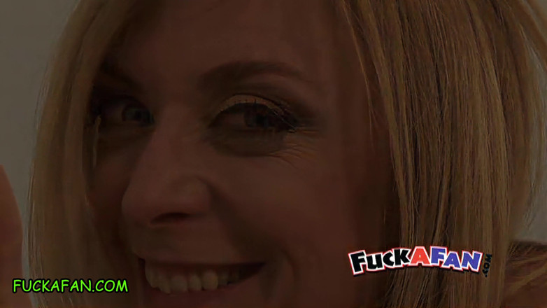 Fuck a Fan: प्रशंसक को चोदो 4k वेतन - पोर्न लीजेंड nina hartley टकर को चूत में वीर्य देने देती है