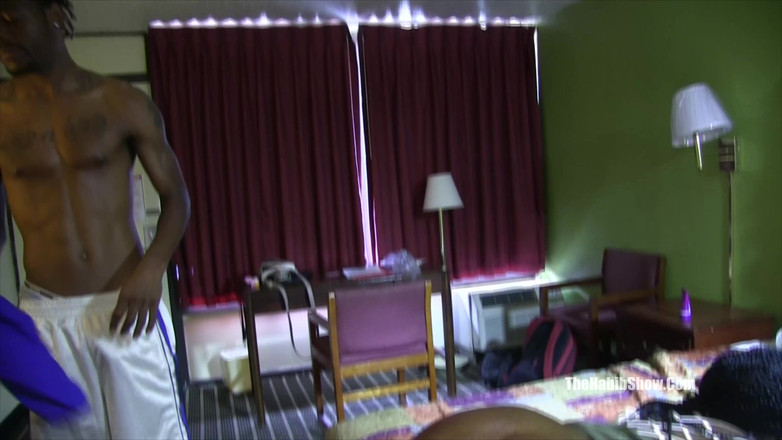 The Habib Show: Lonni Bella, bombasse débutante sexy, se fait baiser par une...