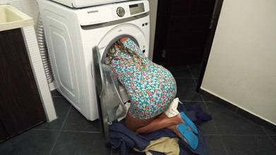 KataleyaGil: Ibu tiri Keldai Besar Terperangkap Dalam Mesin Basuh