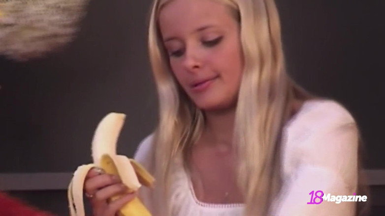 18Magazine: Blondie Paris Tale wordt geneukt terwijl ze over haar tienerclit...