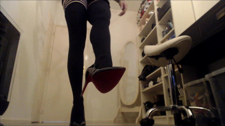 Inkeddutch: Louboutin yếu đuối với vớ