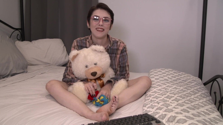 Sinful Feet: First timer on webcam Megan foot sucking but forgets something