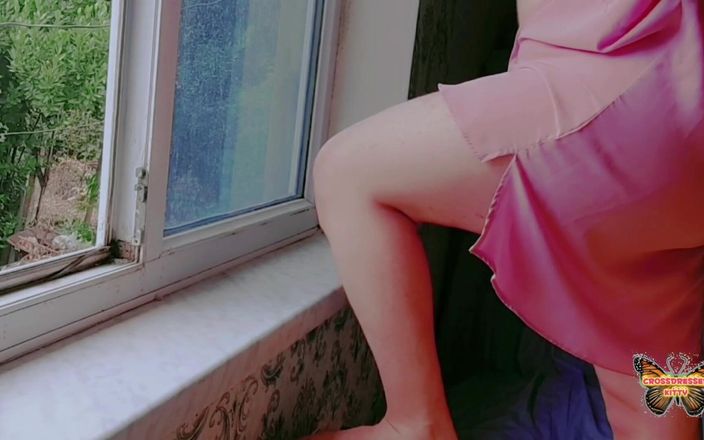 Ladyboy Kitty: 穿着迷你粉色裙子的复古青少年 CD 让人们爱上她的屁股性感舞蹈和漂亮的身体