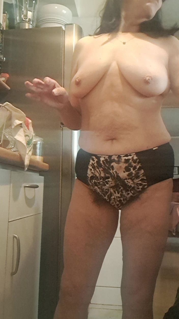 Mommy big hairy pussy: Macecha v kuchyni chce být ošukána