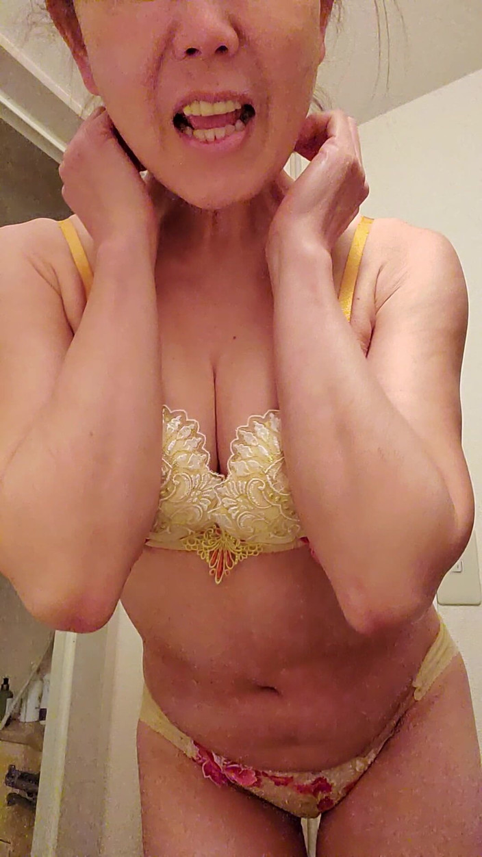 Mayumi Kanzaki: 我要脱内裤去洗澡