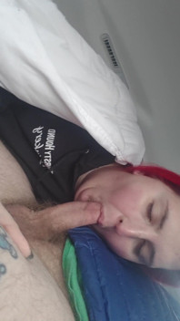 Asiatică cu țâțe mari americană Sissy Tranny Capcană futută de domul ei tati în parcare