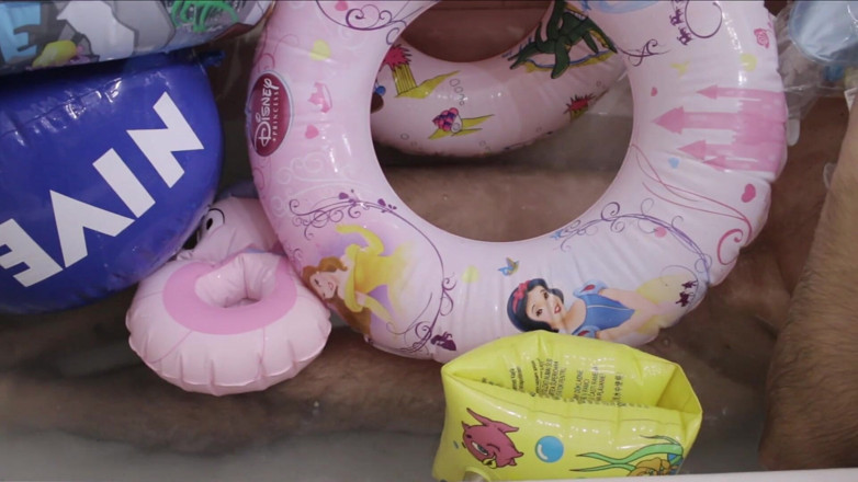Inflatable Lovers: Bathroom with inflatables