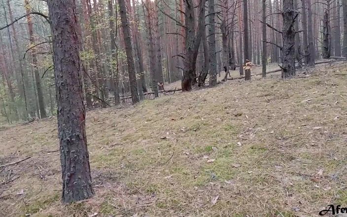 Afemeria: Tesão de gata pega na floresta e de quatro fodida