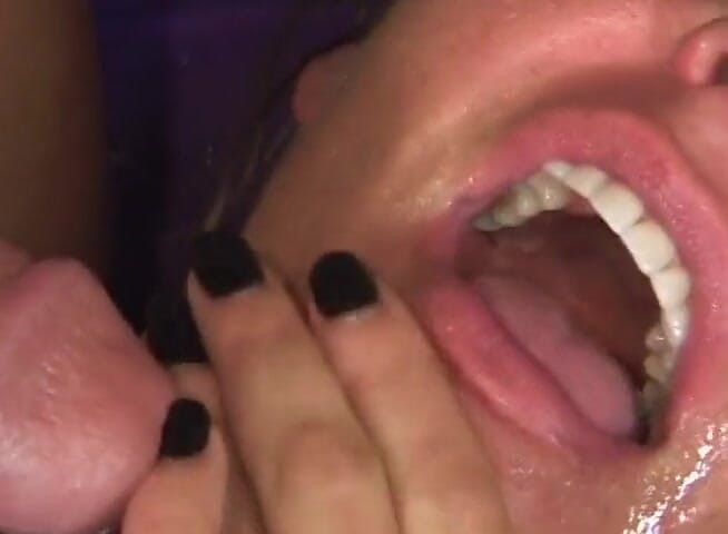 Gilfy Pleasure: Adorável loira madura fodendo com sua amiga