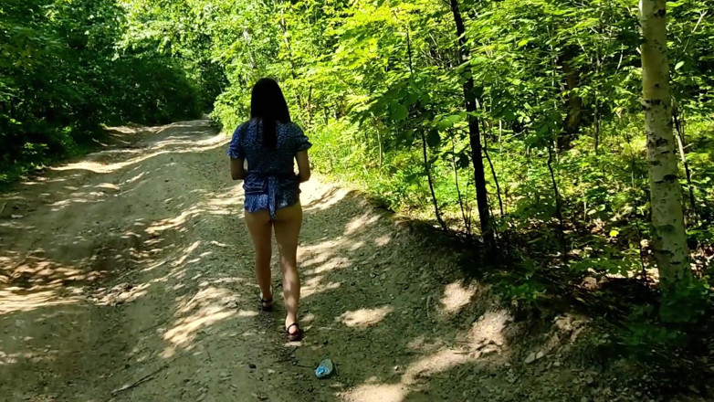 MissPopa: Im Kleid ohne Unterwäsche laufen