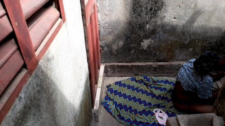 Pornsexlive: Video rumahan asli untuk dua cewek afrika