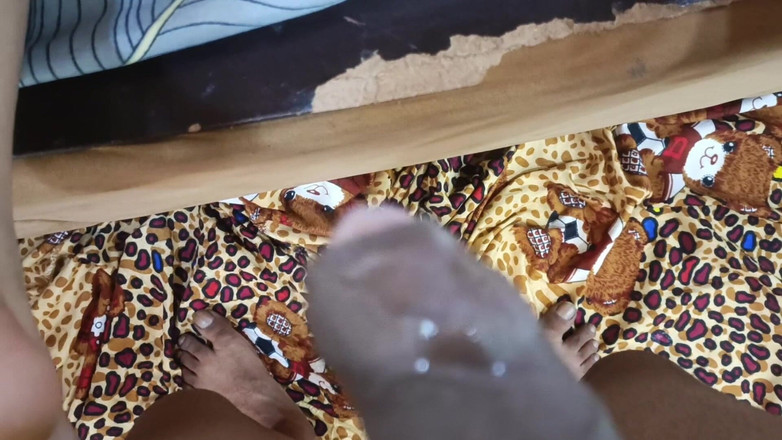 Catchybusty: Я разорвал ее костюм и сжал соски, но она ничего не могла сделать