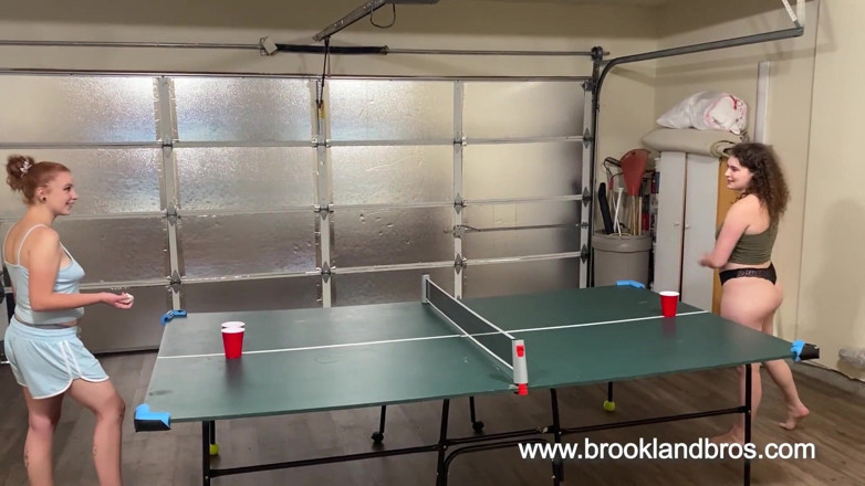 Brookland Brothers: Společnost tří teenagerek