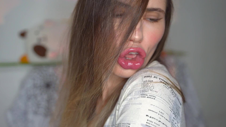 Rarible Diamond: Sexy dívka páchnoucí Gfe ze rtů